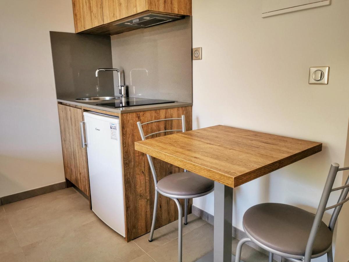 Ustaria Apartment Peri Екстериор снимка