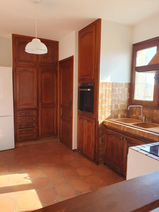 Ustaria Apartment Peri Екстериор снимка